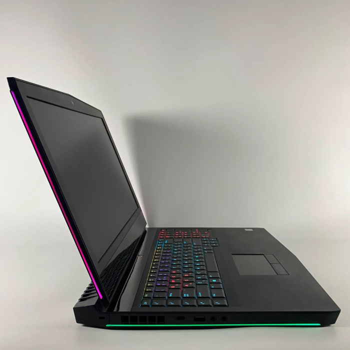 Ігровий ноутбук Б-класу Dell Alienware 17 R5 / 17,3" (1920x1080) IPS / Intel Core i7-8750H (6 (12) ядра по 2.2 - 4.1 GHz) / 16 GB DDR4 / 256 GB SSD + 1000 GB HDD / nVidia GeForce GTX 1080, 8 GB GDDR5X, 256-bit / WebCam / HDMI б/в - изображение 5