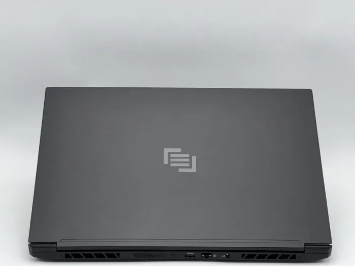 Ігровий ноутбук Maingear Vector Pro 2 17 / 17.3" (2560x1440) IPS / Intel Core i9-12900H (14 (20) ядер по 3.8 - 5.0 GHz) / 16 GB DDR5 / 960 GB SSD / nVidia GeForce RTX 3080 Ti, 16 GB GDDR6, 256-bit / WebCam б/в - зображення 5