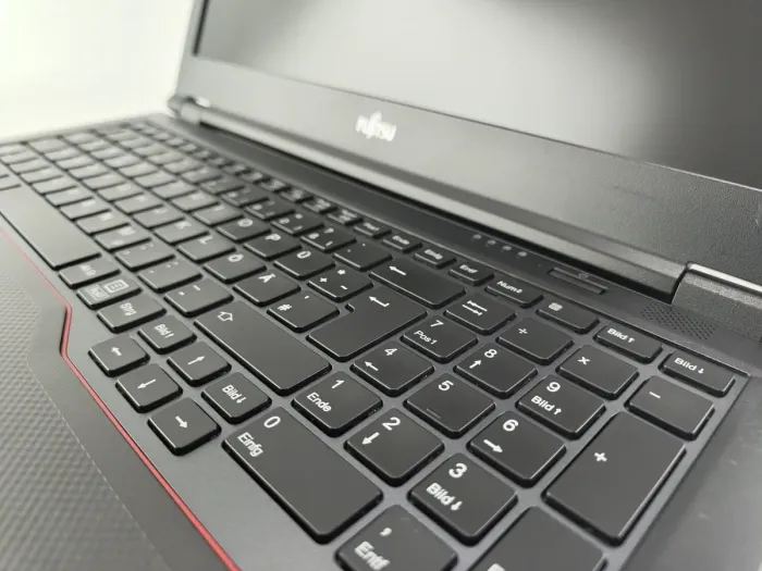 Ноутбук Fujitsu LifeBook E5510 / 15.6" (1920x1080) IPS / Intel Core i5-10210U (4 (8) ядра по 1.6 - 4.2 GHz) / 16 GB DDR4 / 240 GB SSD / Intel UHD Graphics / WebCam б/в - зображення 4