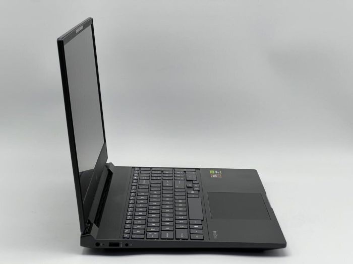 Ігровий ноутбук Б-класу HP Victus 15-fb3001nr / 15,6" (1920x1080 ) IPS / AMD Ryzen Al 7 350 (8 (16) ядер по 2.0 - 5.0 ГГц) / 32 ГБ DDR5 / 960 ГБ SSD / nVidia GeForce RTX 5060, 8 ГБ GDDR7, 128-біт / Веб-камера б/в - зображення 3