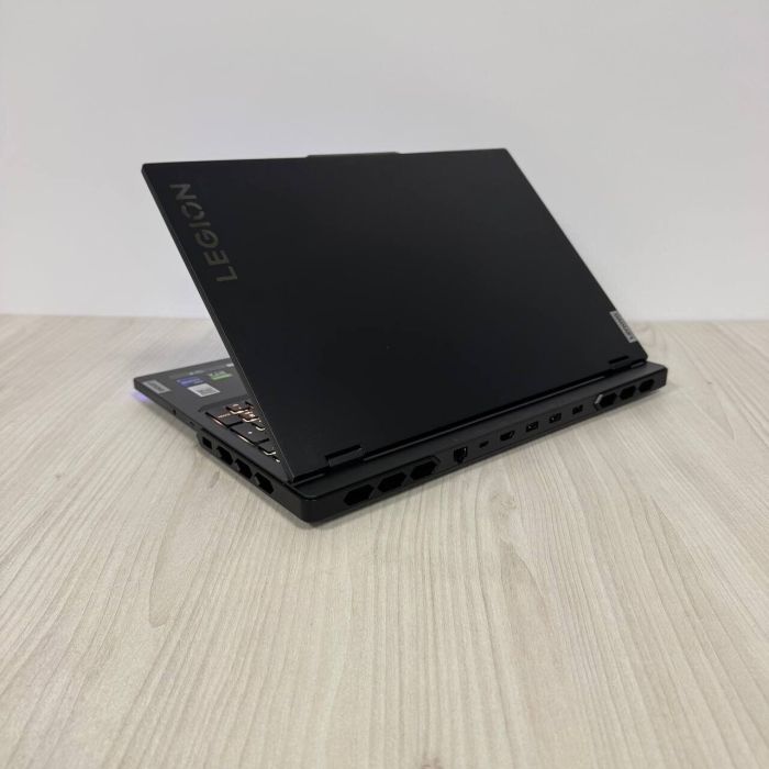 Ігровий ноутбук Б-клас Lenovo Legion Pro 7 16IRX8H / 16" (2560x1600) IPS / Intel Core i9-13900HX (24 (32) ядра по 3.9 - 5.4 GHz) / 32 GB DDR5 / 1000 GB SSD NVMe / nVidia GeForce RTX 4080, 12 GB GDDR6, 192-bit / WebCam б/в - зображення 6