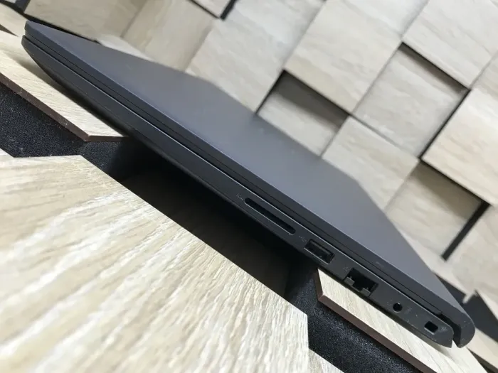 Ультрабук Б-клас Dell Vostro 3510 / 15.6" (1920x1080) IPS / Intel Core i5-1135G7 (4 (8) ядра по 4.2 GHz) / 8 GB DDR4 / 256 GB SSD / Intel Iris Xe Graphics / WebCam / Windows 10 б/в - зображення 6