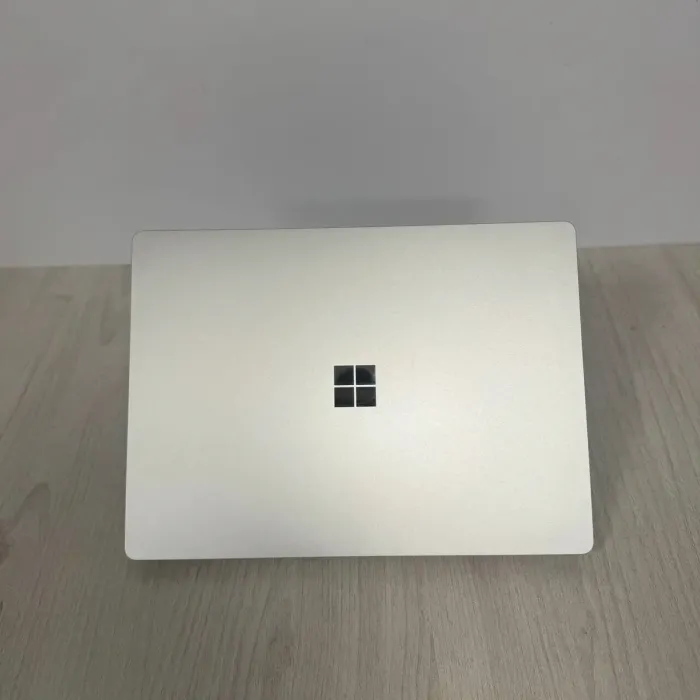 Ультрабук Б-клас Microsoft Surface Laptop 4 / 13.5" (2256x1504) IPS / AMD Ryzen 5 4680U (6 (12) ядер по 2.2 - 4.0 GHz) / 16 GB DDR4 / 256 GB SSD / AMD Radeon RX Vega 7 Graphics / WebCam б/в - зображення 7