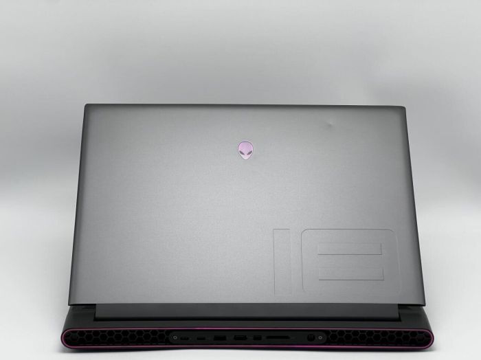 Ігровий ноутбук Б-класу Dell Alienware m18 R1 AMD / 18" (1920x1200) IPS / AMD Ryzen 9 7845HX (12 (24) ядер по 3,0 - 5,2 ГГц) / 32 ГБ DDR5 / 960 ГБ SSD / nVidia GeForce RTX 4070, 8 ГБ GDDR6, 128-біт / WebCam б/в - изображение 4