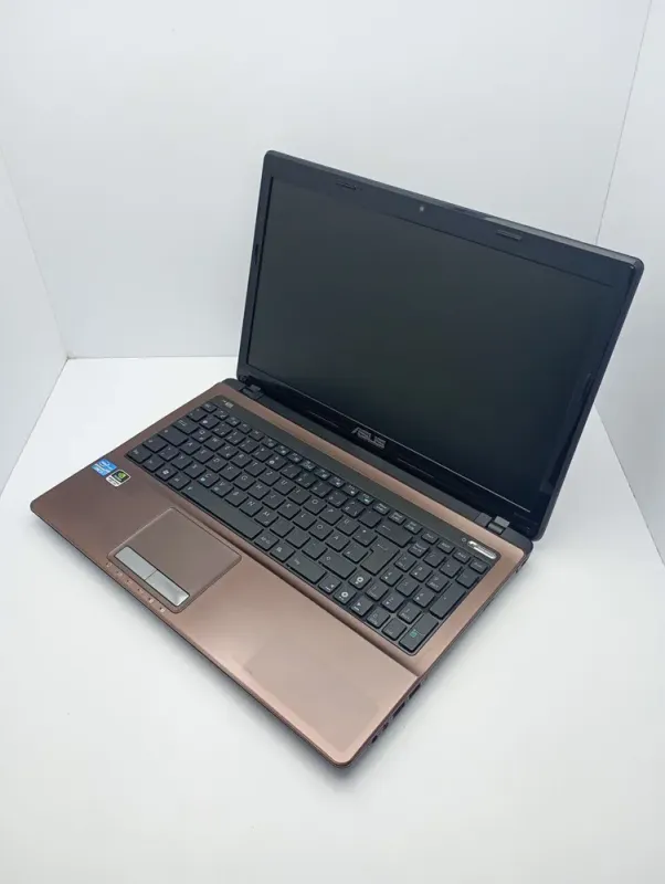 Ноутбук Asus K53D / 15.6" (1366x768) TN / Intel Core i3-2330M (2 (4) ядра по 2.2 GHz) / 6 GB DDR3 / 320 GB HDD / nVidia GeForce GT 540M, 1 GB GDDR3, 128-bit / WebCam б/в - зображення 4