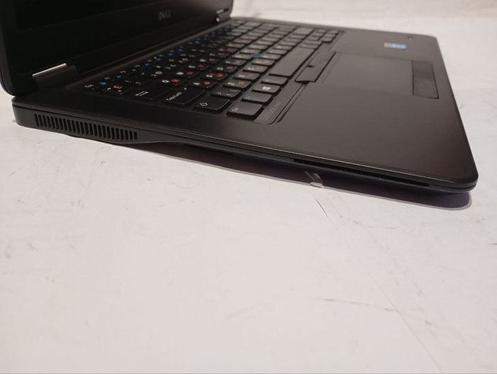 Ультрабук Б-клас Dell Latitude E7450 / 14" (1920x1080) TN / Intel Core i7-5600U (2 (4) ядра по 2.6 - 3.2 GHz) / 16 GB DDR3 / 256 GB SSD / Intel HD Graphics 5500 / WebCam б/в - изображение 4