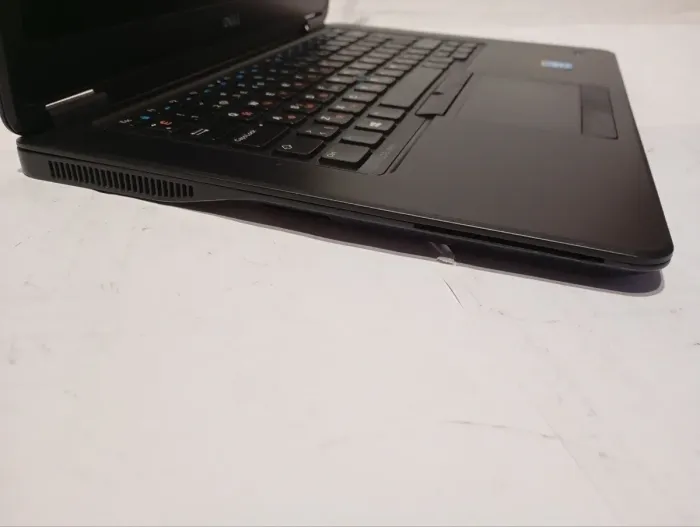 Ультрабук Б-клас Dell Latitude E7450 / 14" (1920x1080) TN / Intel Core i7-5600U (2 (4) ядра по 2.6 - 3.2 GHz) / 16 GB DDR3 / 256 GB SSD / Intel HD Graphics 5500 / WebCam б/в - зображення 4