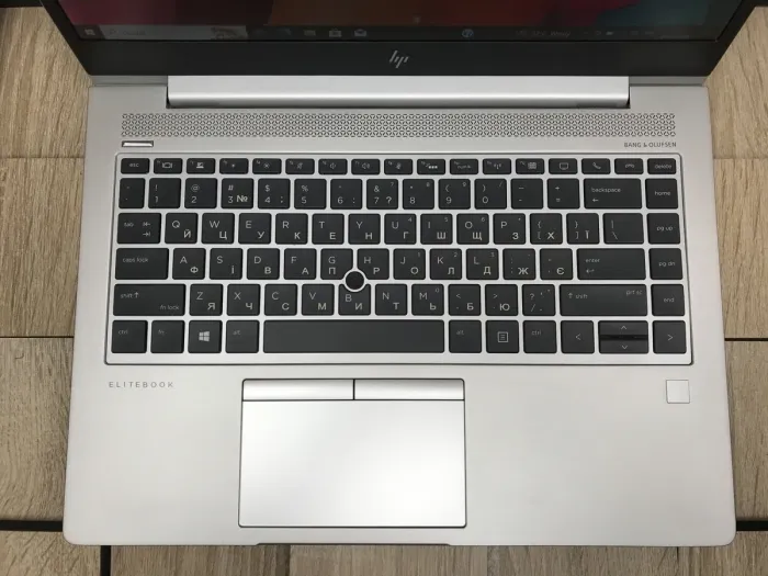 Ультрабук Б-клас HP Elitebook 745 G5 / 14" (1920x1080) IPS / AMD Ryzen 5 Pro 2500U (4 (8) ядра по 2.0 - 3.6 GHz) / 8 GB DDR4 / 256 GB SSD / AMD Radeon RX Vega 8 Graphics / WebCam б/в - зображення 4