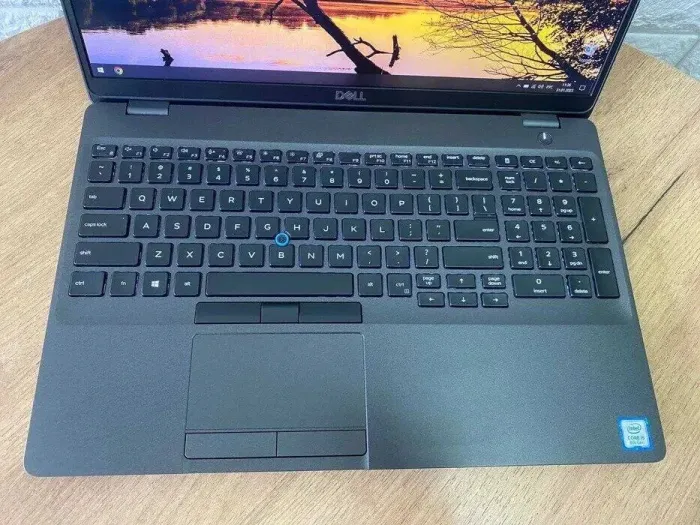 Ноутбук Б-клас Dell Latitude 5500 / 15.6" (1920x1080) IPS / Intel Core i5-8265U (4 (8) ядра по 1.6 - 3.9 GHz) / 8 GB DDR4 / 256 GB SSD M.2 / Intel UHD Graphics / WebCam / HDMI б/в - зображення 3