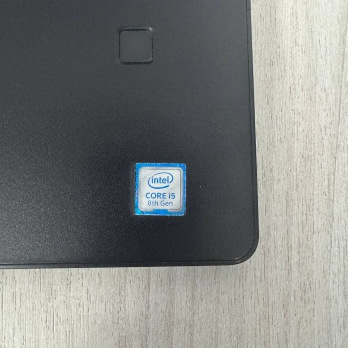 Ноутбук Б-клас Dell Latitude 3490 / 14" (1920x1080) IPS / Intel Core i5-8250U (4 (8) ядра по 1.6 - 3.4 GHz) / 8 GB DDR4 / 256 GB SSD / Intel UHD Graphics 620 / WebCam б/в - зображення 4