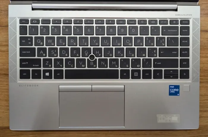 Ультрабук Б-клас HP EliteBook 840 G8 / 14" (1920x1080) IPS / Intel Core i5-1145G7 (4 (8) ядра по 2.6 - 4.4 GHz) / 16 GB DDR4 / 480 GB SSD / Intel Iris Xe Graphics / WebCam / TouchID / Windows 10 б/в - зображення 4