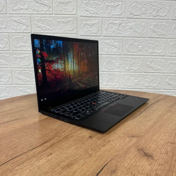 Ультрабук Б-клас Lenovo ThinkPad X1 Carbon Gen 6 / 14" (1920x1080) IPS Touch / Intel Core i5-8350U (4 (8) ядра по 1.7 - 3.6 GHz) / 8 GB DDR4 / 240 GB SSD / Intel UHD Graphics 620 / WebCam б/в - зображення 4