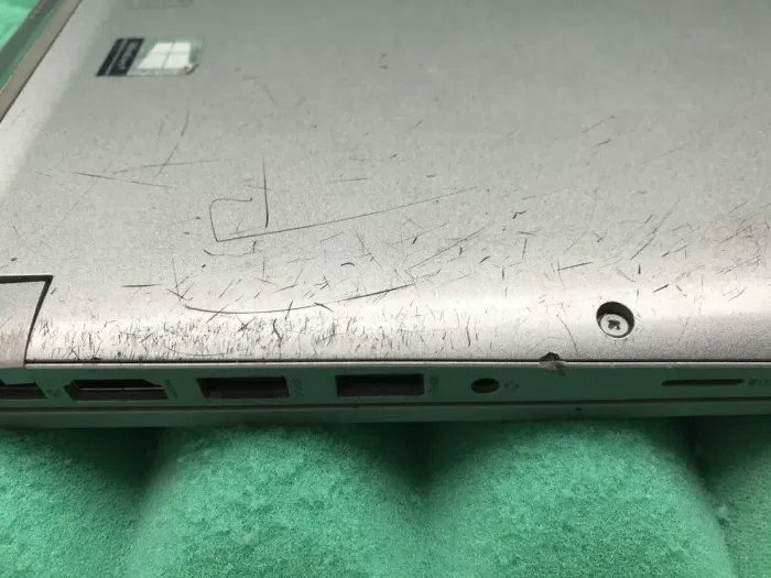 Ультрабук Б-клас Dell Latitude 5420 / 14" (1920x1080) IPS / Intel Core i5-1135G7 (4 (8) ядра по 2.4 - 4.2 GHz) / 16 GB DDR4 / 256 GB SSD M.2 / Intel Iris Xe Graphics / WebCam / USB 3.2 / HDMI / Windows 10 б/в - зображення 10