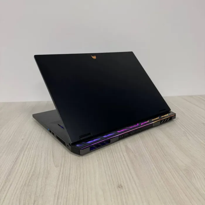 Ігровий ноутбук Acer Predator Helios 18 PH18-71 / 18" (1920x1200) IPS / Intel Core i7-13700HX (16 (24) ядер по 3.7 - 5.0 GHz) / 16 GB DDR5 / 1000 GB SSD NVMe / nVidia GeForce RTX 4060, 8 GB GDDR6, 128-bit / WebCam б/в - зображення 6