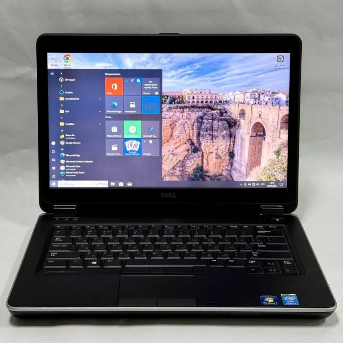 Ноутбук Dell Latitude E6440 / 14" (1366x768) TN / Intel Core i5-4200M (2 (4) ядра по 2.5 - 3.1 GHz) / 8 GB DDR3 / 250 GB SSD / Intel HD Graphics 4600 / WebCam / DVD-ROM / Windows 10 Pro б/в - зображення 2