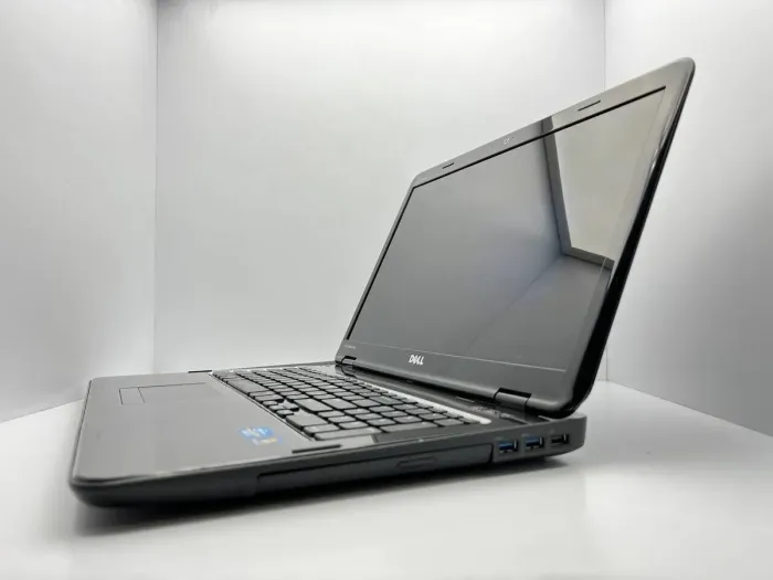 Ноутбук Б-клас Dell Inspiron N7110 / 17.3" (1366x768) TN / Intel Core i3-2310M (2 (4) ядра по 2.1 GHz) / 4 GB DDR3 / 240 GB SSD / Intel HD Graphics 3000 / WebCam б/в - зображення 4