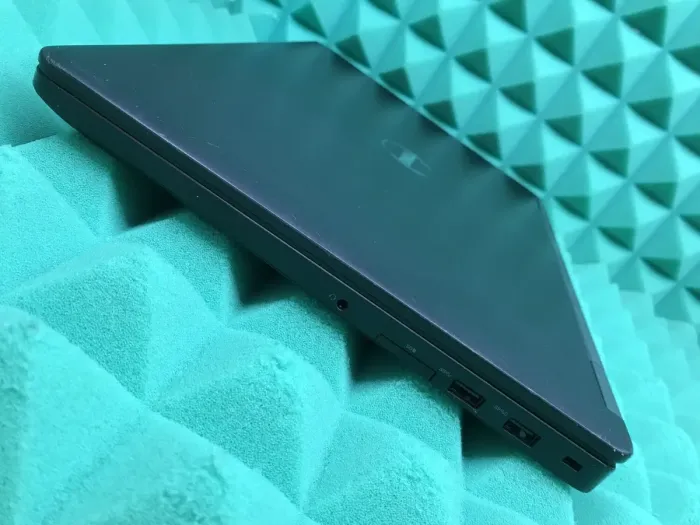 Ноутбук Б-клас Dell Latitude E5570 / 15.6" TN / Core i3-6100U (2(4) ядра по 2.3GHz) / 8GB DDR4 / 256GB SSD / HD Graphics 520 / HDMI / Win 10 б/в - зображення 8