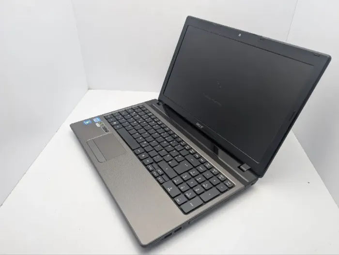 Ноутбук Acer Aspire E1-531G / 15.6" (1366x768) TN / Intel Core i3-2310M (2 (4) ядра по 2.1 GHz) / 6 GB DDR3 / 1000 GB HDD / nVidia GeForce GT 520M, 1 GB GDDR3, 64-bit / WebCaM / DVD-ROM б/в - зображення 7