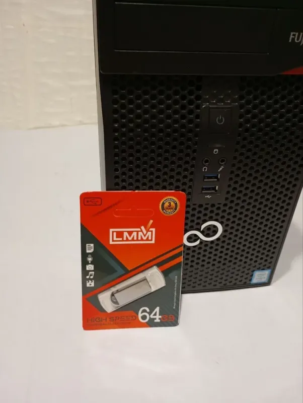 ПК Fujitsu Esprimo P556 E90+ Tower / Intel Core i3-6100 (2 (4) ядра по 3.7 GHz) / 8 GB DDR4 / 240 GB SSD + 500 GB HDD / Intel HD Graphics 530 б/у - зображення 6
