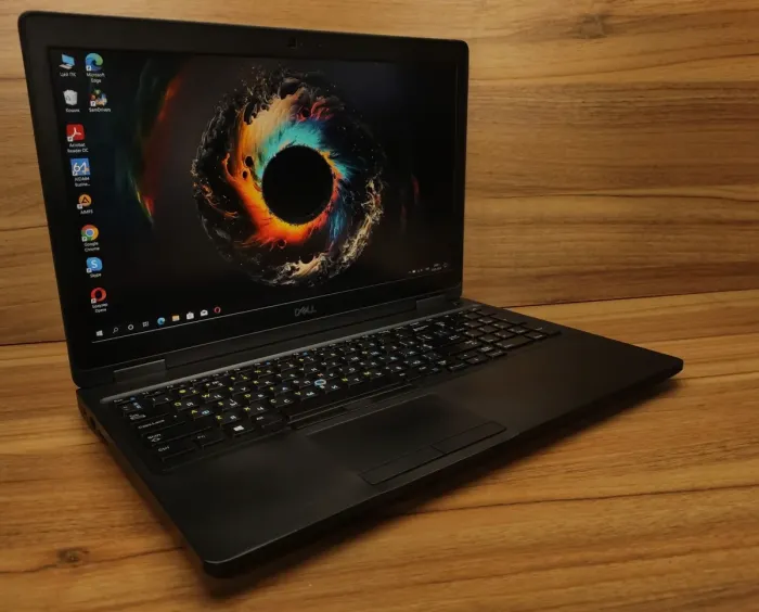 Ультрабук Dell Latitude 5590 / 15.6" (1366x768) TN / Intel Core i5-8350U (4 (8) ядра по 1.7 - 3.6 GHz) / 16 GB DDR4 / 512 GB SSD / Intel UHD Graphics 620 / WebCam / Windows 10 б/в - зображення 4