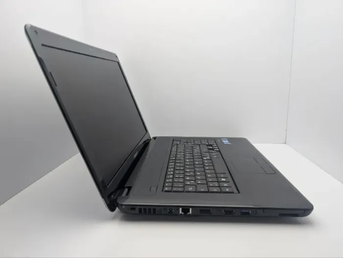 Ноутбук Medion Akoya E7216 / 17.3" (1600x900) TN / Intel Core i3-380M (2 (4) ядра по 2.53 GHz) / 6 GB DDR3 / 320 GB HDD / Intel HD Graphics / WebCam / АКБ не тримає б/в - зображення 4