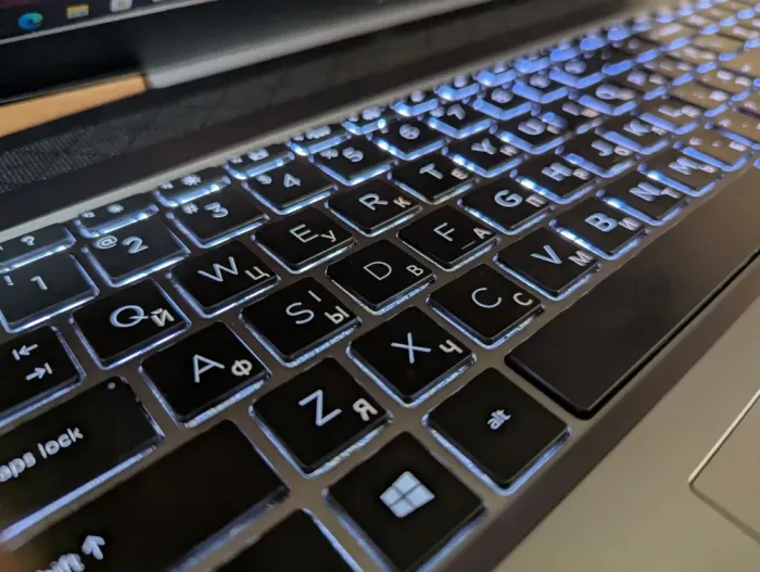 Мобільна робоча станція HP zBook 15v G5 / 15.6" (1920x1080) IPS / Intel Core i7-8750H (6 (12) ядер по 2.2 - 4.1 GHz) / 16 GB DDR4 / 512 GB SSD / nVidia Quadro P600, 4 GB GDDR5, 128-bit / WebCam / TouchID / Windows 10 б/в - зображення 6