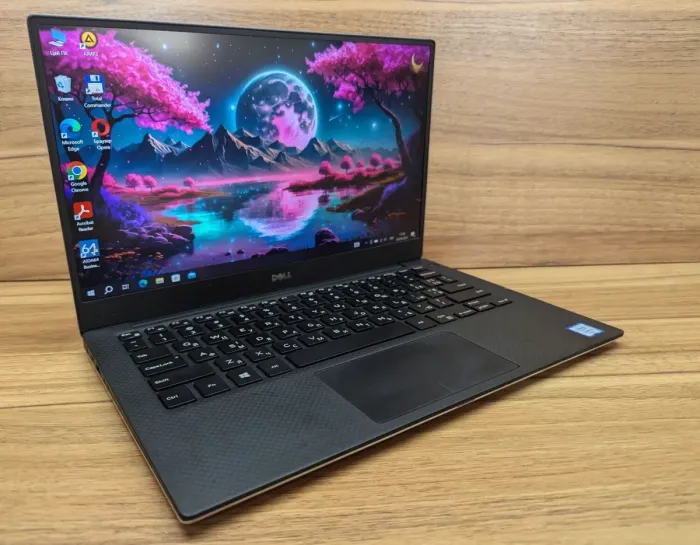 Ультрабук Dell XPS 13 9350 / 13.3" (1920x1080) IPS / Intel Core i5-6200U (2 (4) ядра по 2.3 - 2.8 GHz) / 8 GB DDR3 / 256 GB SSD / Intel HD Graphics 520 / Windows 10 б/в - зображення 4