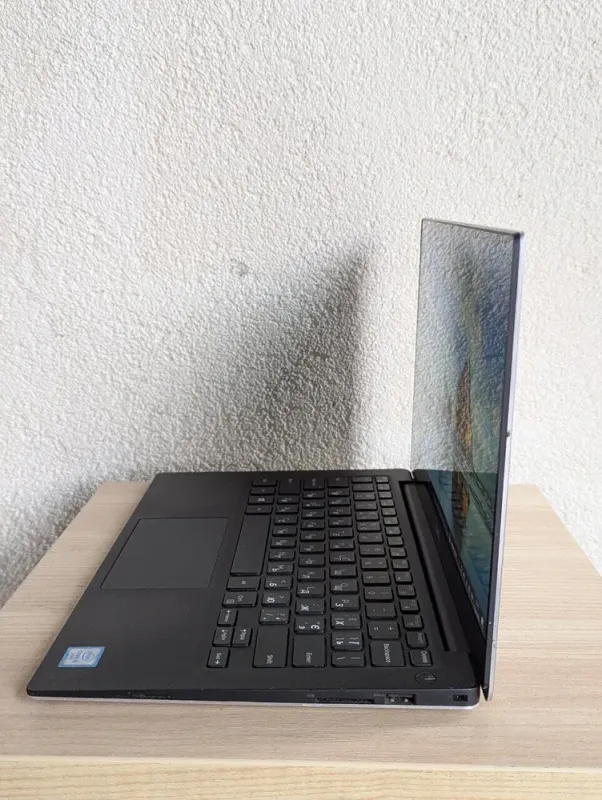 Ультрабук Б-клас Dell XPS 13 9350 / 13.3" (3200x1800) IPS Touch / Intel Core i5-6200U (2 (4) ядра по 2.3 - 2.8 GHz) / 8 GB DDR4 / 128 GB SSD / Intel Iris Graphics 520 / WebCam б/в - зображення 6