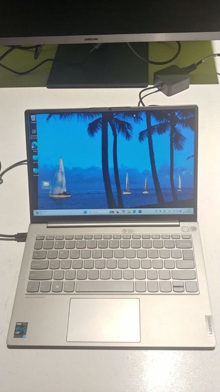 Ультрабук Б-клас Lenovo ThinkBook 13s G2 ITL / 13.3" (2560x1600) IPS / Intel Core i7-1165G7 (4 (8) ядра по 2.8 - 4.7 GHz) / 16 GB DDR4 / 256 GB SSD NVMe / Intel Iris Xe Graphics / WebCam б/в - зображення 2