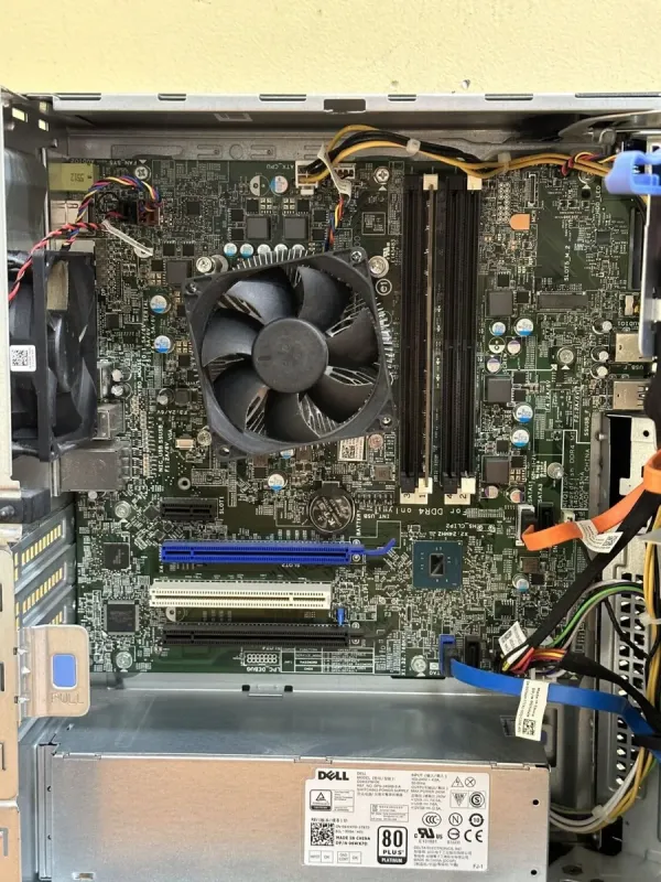 Комп'ютер Dell OptiPlex 7040 Tower / Intel Core i5-6500 (4 ядра по 3.2 -3.6 GHz) / 8 GB DDR4 / 500 GB HDD / Intel HD Graphics 530 / 240W / DisplayPort / HDMI б/в - зображення 9