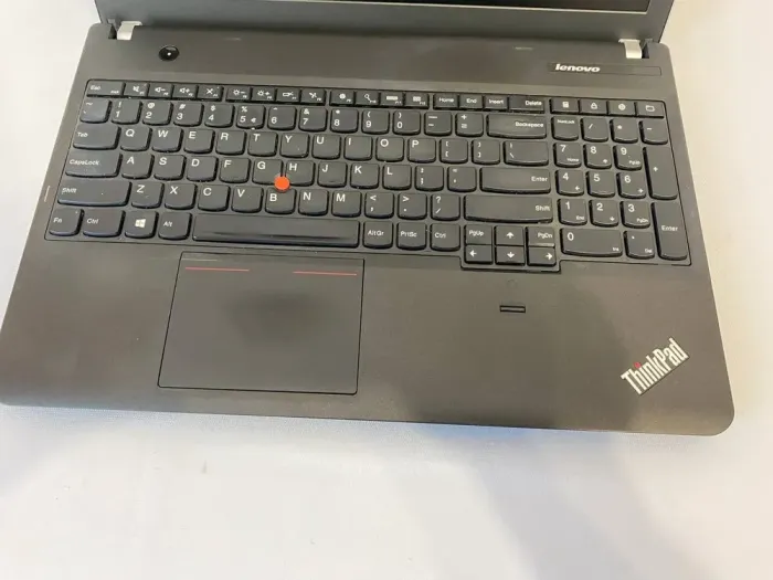 Ноутбук Б-клас Lenovo ThinkPad E540 / 15.6" (1366x768) TN / Intel Core i7-4712MQ (4 (8) ядра по 2.3 - 3.3 GHz) / 8 GB DDR3 / 240 GB SSD / Intel HD Graphics 4600 / WebCam б/в - зображення 4