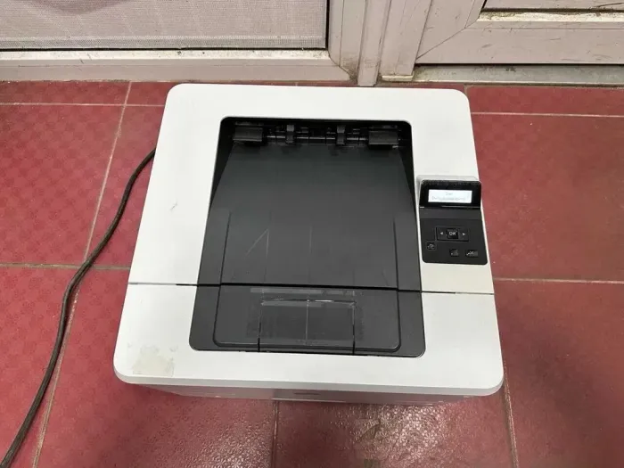 Принтер HP LaserJet Pro M404dw / Лазерний монохромний друк / 1200x1200 dpi / A4 / 38 стор/хв / USB 2.0, Ethernet, WiFi / Дуплекс б/в - зображення 4