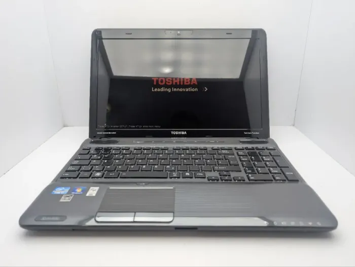 Ноутбук Toshiba Satellite P755 / 15.6" (1366x768) TN / Intel Core i7-2630QM (4 (8) ядро по 2.0 - 2.9 GHz) / 8 GB DDR3 / 500 GB HDD / nVidia GeForce GT 540M, 2 GB GDDR3, 128-bit / WebCam / DVD-ROM б/в - зображення 3