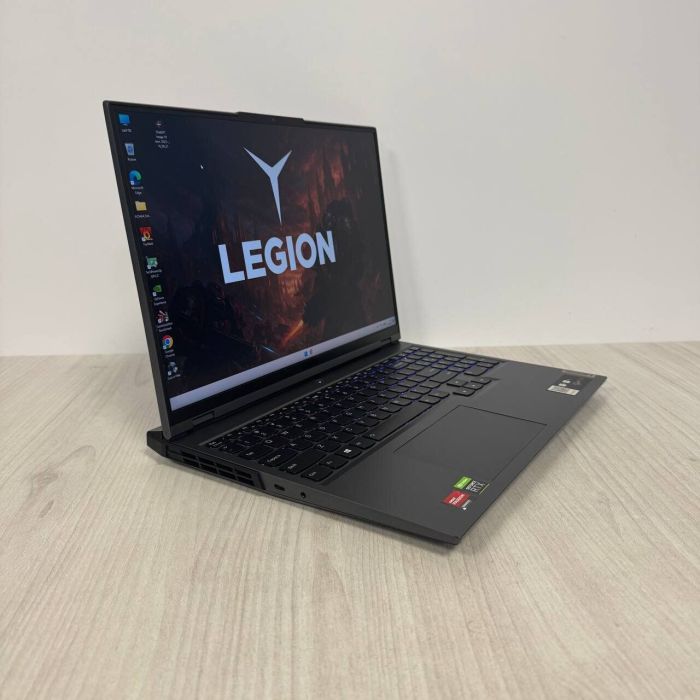 Ігровий ноутбук Б-класу Lenovo Legion 5 Pro 16ACH6H / 16" (2560x1600) IPS / AMD Ryzen 9 5900HX (8 (16) ядер по 3,3 - 4,6 ГГц) / 16 ГБ DDR4 / 512 ГБ SSD NVMe / nVidia GeForce RTX 3070, 8 ГБ GDDR6, 256-біт / Веб-камера б/в - зображення 4