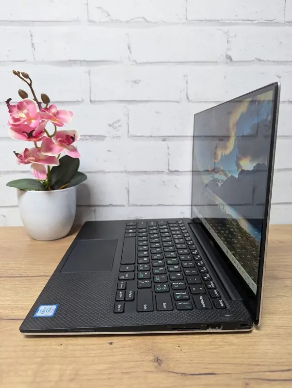Ультрабук Dell XPS 13 9360 (P54G) / 13.3" (1920x1080) IPS Touch / Intel Core i5-6200U (2 (4) ядра по 2.3 - 2.8 GHz) / 8 GB DDR4 / 256 GB SSD / Intel HD Graphics 620 / WebCam б/в - зображення 4
