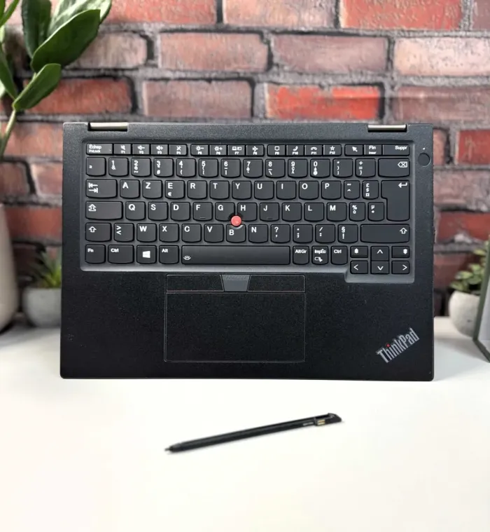 Ультрабук-трансформер Lenovo ThinkPad X13 Yoga Gen2 / 13.3" (1920x1080) IPS Touch / Intel Core i5-1145G7 (4 (8) ядра по 4.4 GHz) / 16 GB DDR4 / 256 GB SSD / Intel Iris Xe Graphics / WebCam / Стилус / Windows 10 Pro б/в - зображення 6