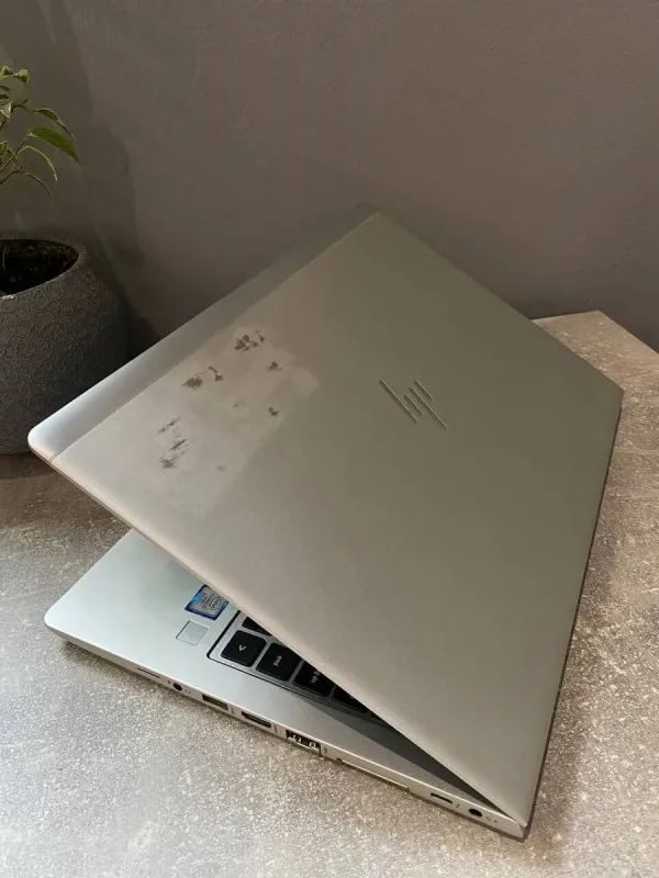Ультрабук Б-клас HP EliteBook 840 G5 / 14" (1920x1080) TN / Intel Core i7-8650U (4 (8) ядра по 1.9 - 4.2 GHz) / 16 GB DDR4 / 256 GB SSD M.2 / Intel UHD Graphics 620 / WebCam / Win 10 б/в - зображення 4