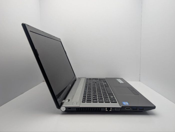 Ноутбук Acer Aspire V3-771 / 17.3" (1600x900) TN / Intel Core i3-2328M (2 (4) ядра по 2.2 GHz) / 6 GB DDR3 / 1000 GB HDD / Intel HD Graphics 3000 / WebCam / DVD-ROM б/в - зображення 4