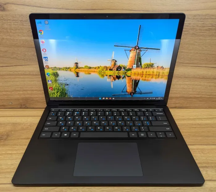 Ультрабук Б-клас Microsoft Surface Book 3 / 13.3" (2256x1504) IPS Touch / Intel Core i7-1065G7 (4 (8) ядра по 1.3 - 3.9 GHz) / 16 GB DDR4 / 256 GB SSD / Intel Iris Plus Graphics / WebCam / Windows 11 б/в - зображення 2