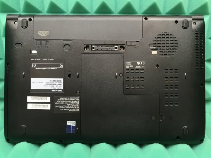 Ноутбук Toshiba Tecra A50-A / 15.6" (1366x768) TN / Intel Core i5-4200M (2 (4) ядра по 2.5-3.1 GHz) / 8 GB DDR3 / 120 GB SSD / HD Graphics 4600 / WebCam / DVD-RW / USB 3.0 / HDMI б/в - зображення 6