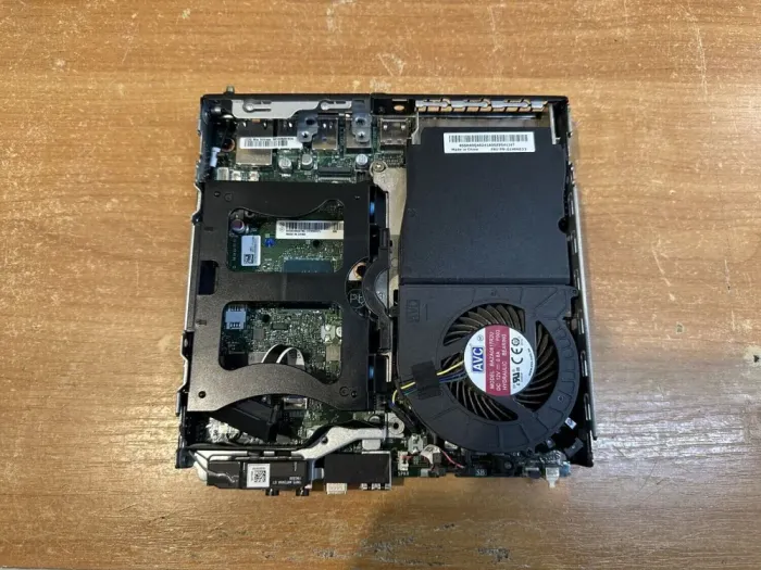 Неттоп Lenovo ThinkCentre M720q Tiny USFF / Intel Core i3-8100T (4 ядра по 3.1 GHz) / 8GB DDR4 / 120GB SSD / Intel UHD Graphics 630 / USB 3.1 / Блок живлення б/в - зображення 9