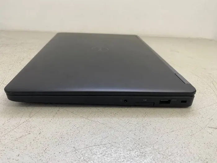 Ультрабук Dell Latitude E5470 / 14" (1366x768) TN / Intel Core i5-6300U (2 (4) ядра по 2.4 - 3.0 GHz) / 8 GB DDR4 / 128 GB SSD / Intel HD Graphics 520 / WebCam б/в - зображення 4