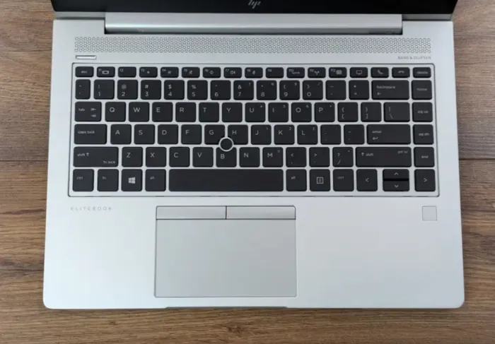 Ультрабук HP Elitebook 745 G5 / 14" (1920x1080) IPS / AMD Ryzen 7 Pro 2700U (4 (8) ядра по 2.2 - 3.8 GHz) / 8 GB DDR4 / 256 GB SSD / AMD Radeon Vega 10 Graphics / WebCam б/в - зображення 3