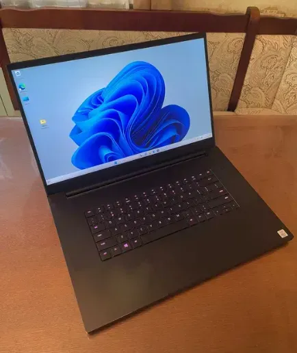 Ігровий ноутбук Razer Blade Pro 17 / 17.3" (2560x1440) IPS / Intel Core i7-10875H (8 (16) ядер по 2.3 - 5.1 GHz) / 64 GB DDR4 / 512 GB SSD+2000 GB SSD / nVidia GeForce RTX 3070, 8 GB GDDR6, 256-bit / WebCam б/в - зображення 2