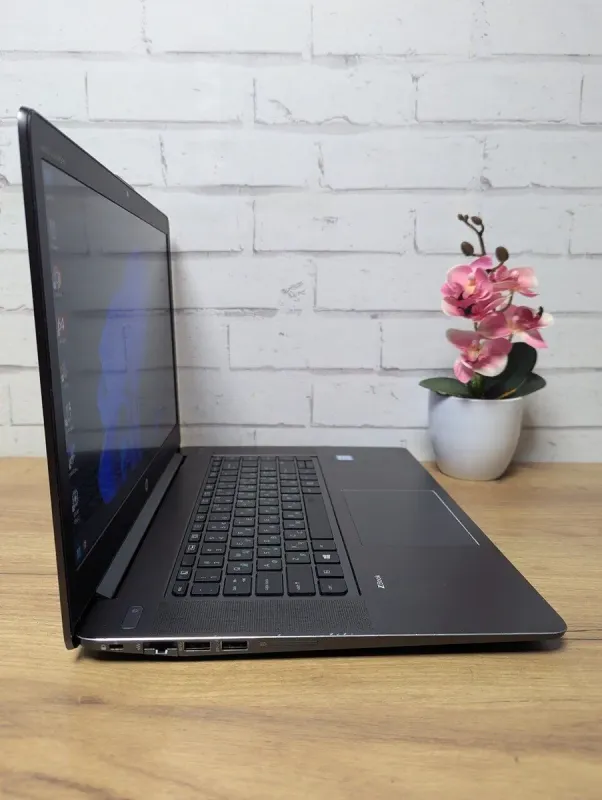 Мобільна робоча станція HP ZBook Studio G3 / 15.6" (1920x1080) IPS / Intel Core i7-6700HQ (4 (8) ядра по 2.6 - 3.5 GHz) / 24 GB DDR4 / 256 GB SSD / nVidia Quadro M1000M, 4 GB GDDR5, 128-bit / WebCam б/в - зображення 3