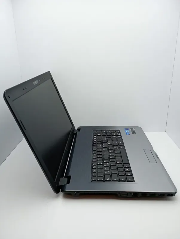 Ноутбук Medion Akoya P7624 / 17.3" (1600x900) TN / Intel Core i5-2450M (2 (4) ядра по 2.5 - 3.1 GHz) / 8 GB DDR3 / 64 GB SSD + 320 GB HDD / nVidia GeForce GT 630M, 1 GB DDR3, 128-bit / WebCam б/в - зображення 5