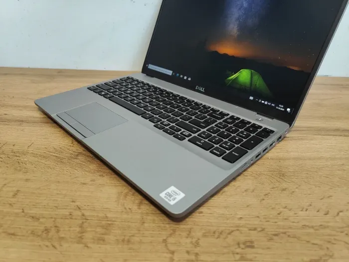 Ультрабук Б-клас Dell Precision 3551 / 15.6" (1920x1080) IPS / Intel Core i5-10400H (4 (8) ядра по 2.6 - 4.6 GHz) / 16 GB DDR4 / 256 GB SSD / Intel UHD Graphics / WebCam / Windows 10 Pro б/в - зображення 4