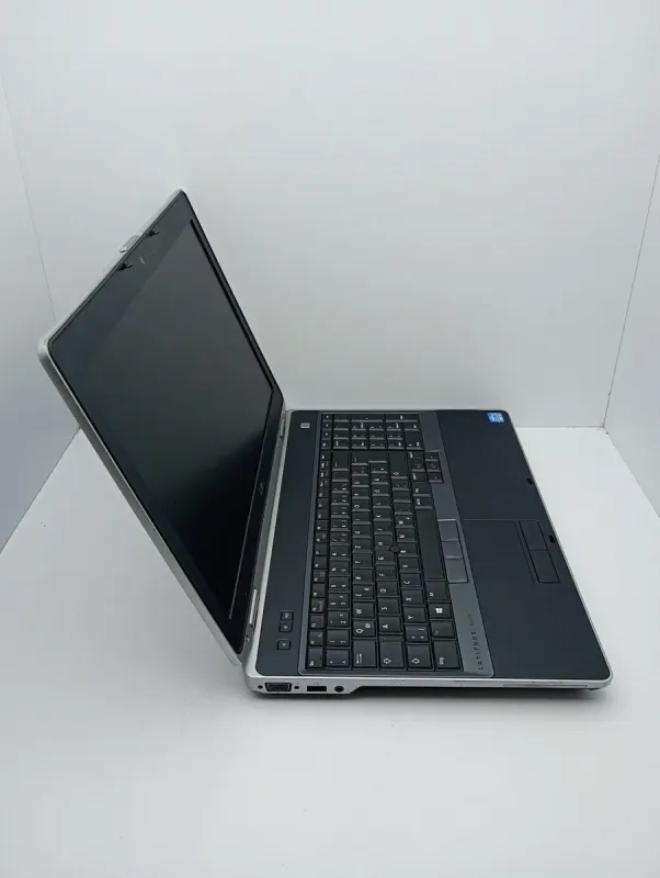 Ноутбук Dell Latitude E6530 / 15.6" (1366x768) TN / Intel Core i5-3230M (2 (4) ядра по 2.6 - 3.2 GHz) / 6 GB DDR3 / 750 GB HDD / Intel HD Graphics 4000 / WebCam б/в - зображення 3