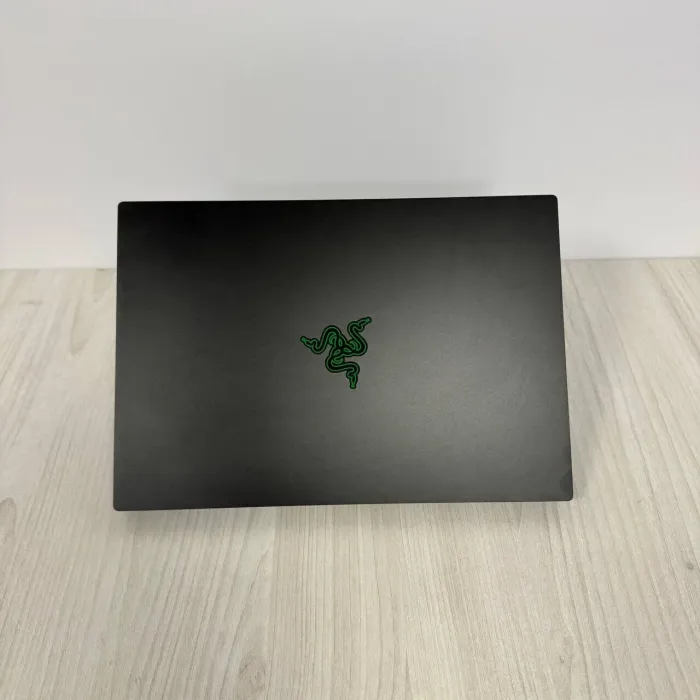 Ігровий ноутбук Razer Blade 14 RZ09-0370 / 14" (2560x1440) IPS / AMD Ryzen 9 5900HX (8 (16) ядер по 3.3 - 4.6 GHz) / 16 GB DDR4 / 1000 GB SSD NVMe / nVidia GeForce RTX 3080, 8 GB GDDR6, 256-bit / WebCam б/в - зображення 3