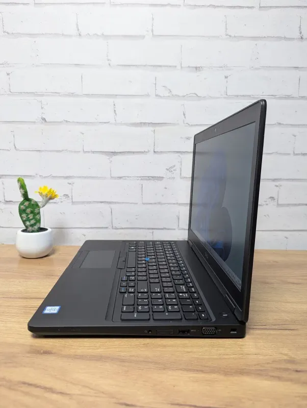 Ноутбук Dell Latitude 5580 / 15.6" (1920x1080) TN / Intel Core i5-6300U (2 (4) ядра по 2.4 - 3.0 GHz) / 8 GB DDR4 / 256 GB SSD / Intel HD Graphics 520 / WebCam б/в - зображення 6